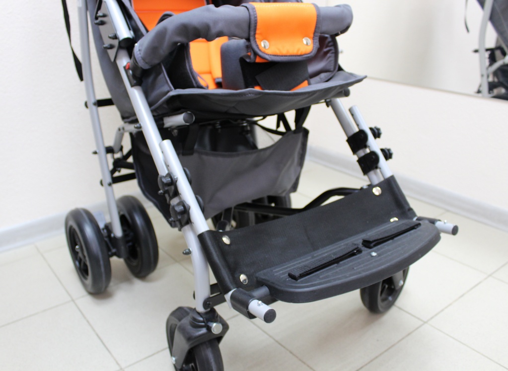 Коляска Амбрелла_подножка_обрезанная.jpg